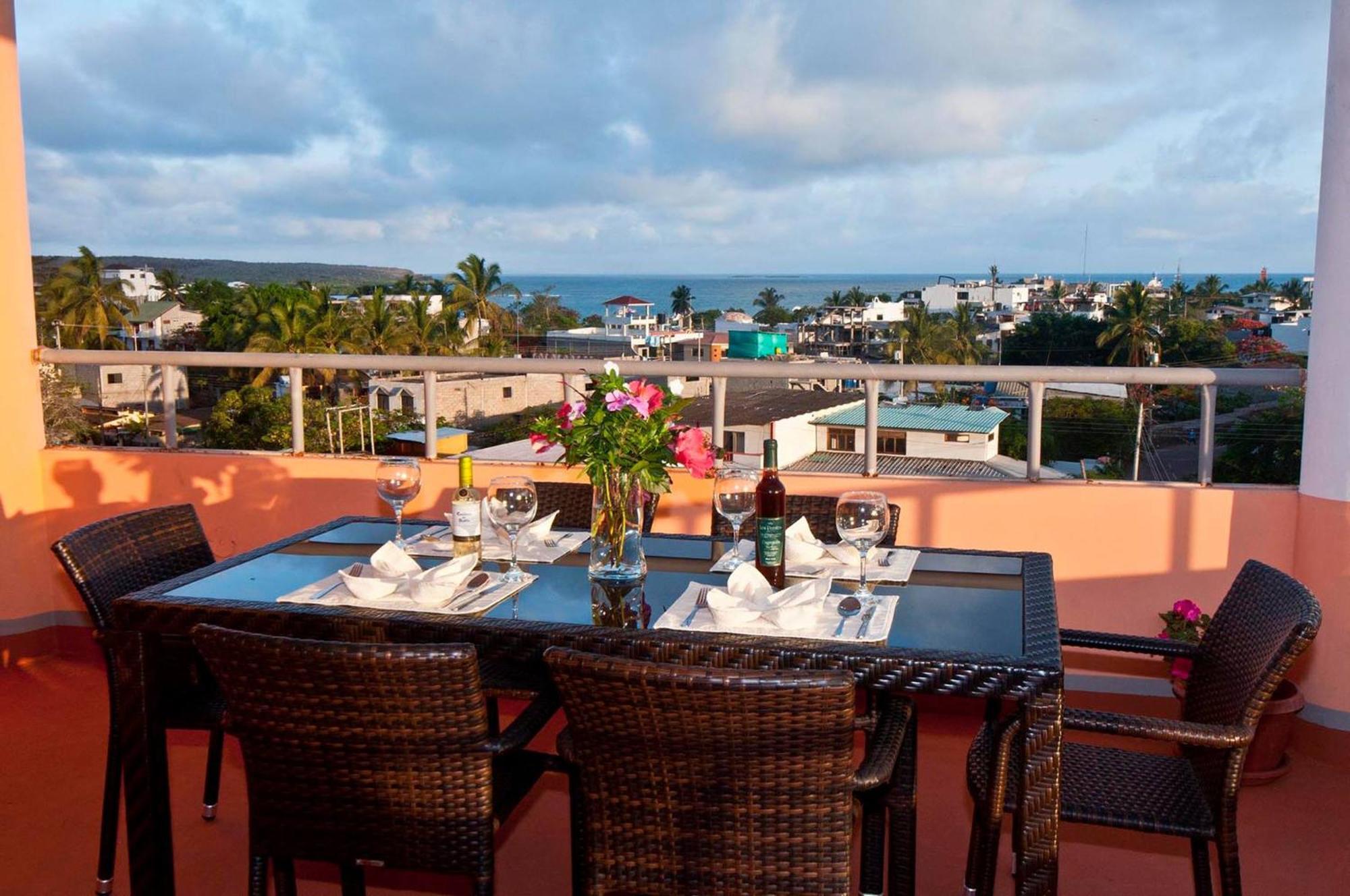 Torre Mar Galapagos Boutique Suites Puerto Ayora  Exteriör bild