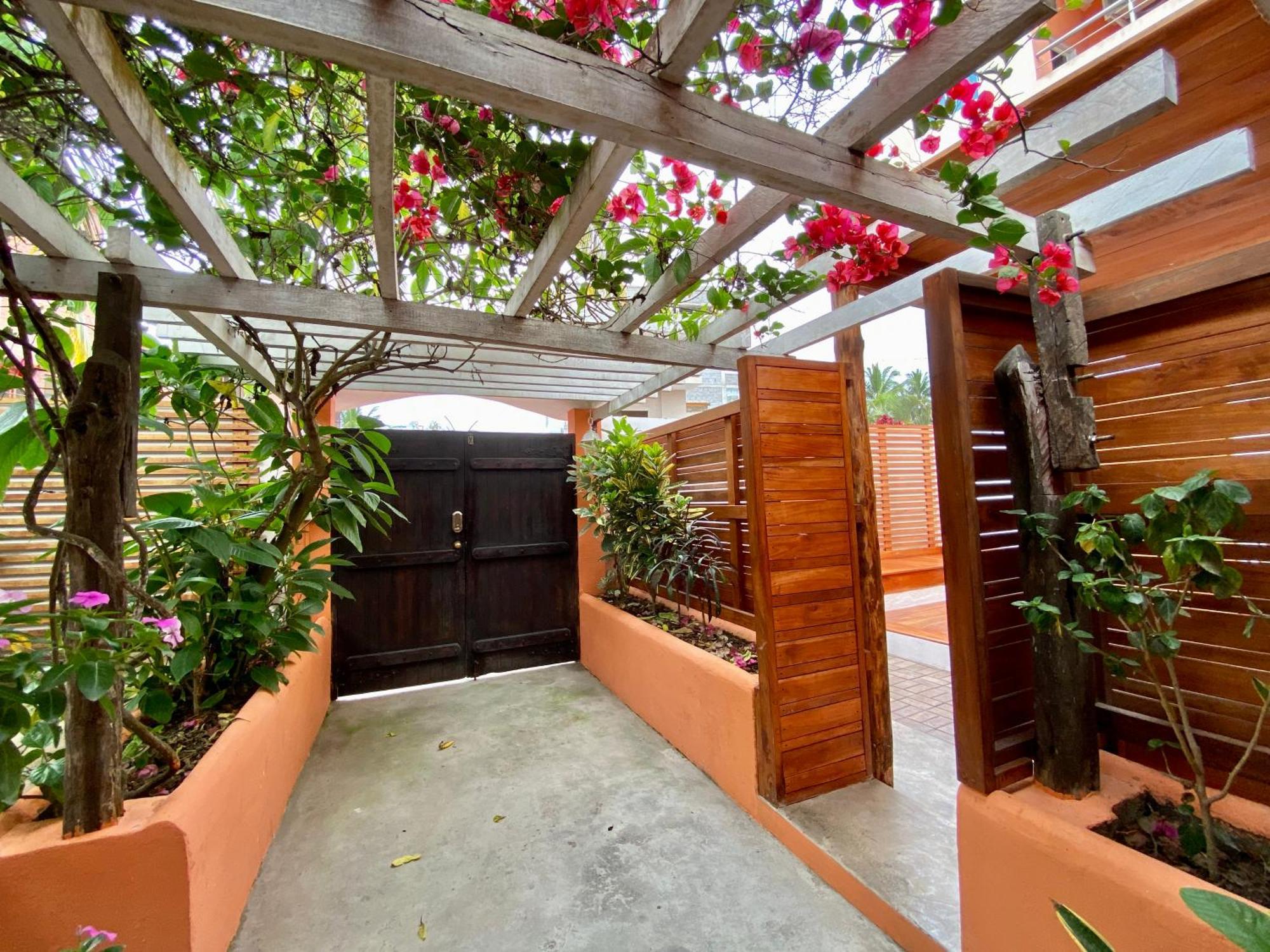 Torre Mar Galapagos Boutique Suites Puerto Ayora  Exteriör bild